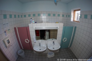 Waschen und Toilette im Elemtarbereich